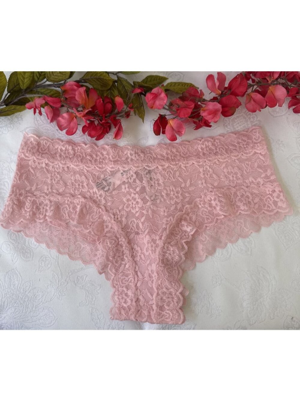 VICTORIA'S SECRET M PINK LACE SEXY CHEEKY PANTIES NWT